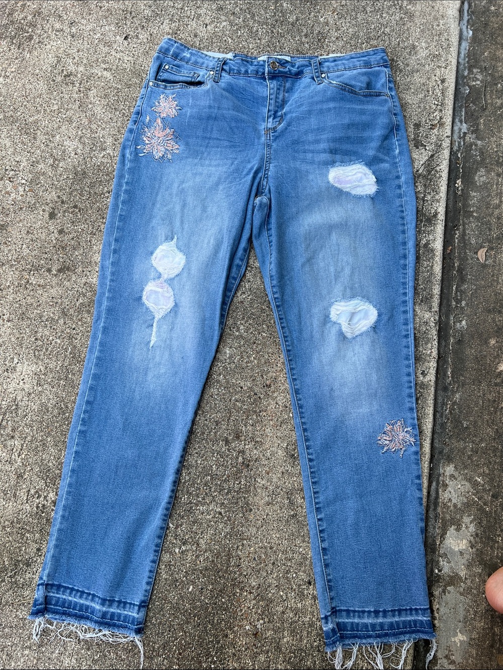 libby. edelman Blue Embroidered Distressed Cropped Jeans